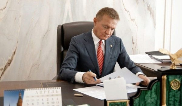 В Курской области учреждены медали «Мать героя» и «Отец героя»
