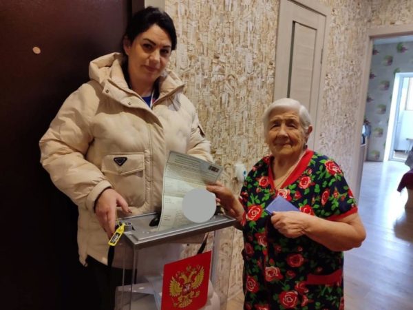 91-летняя Мария Жеребцова из Дмитриева проголосовала за сильную и процветающую Россию