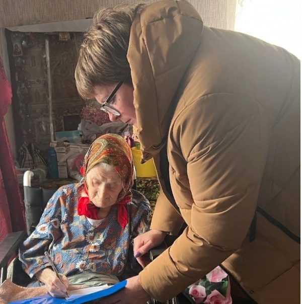 В Дмитриевском районе проголосовала 101-летняя Елена Семеновна Романова
