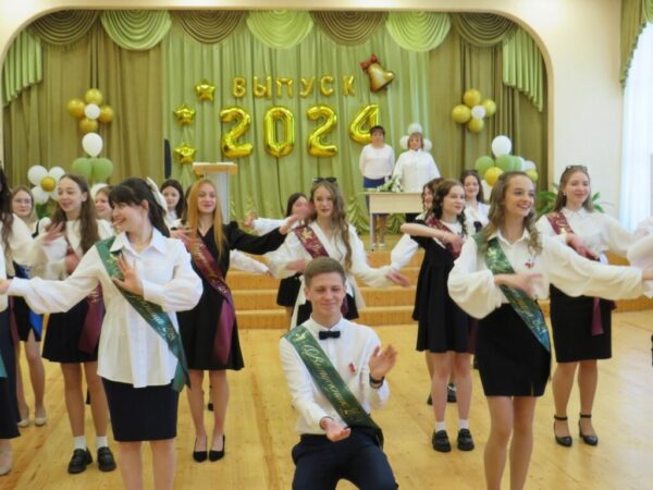 В добрый путь, выпускники!