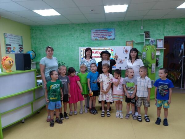 Правила дорожные знать всем положено!