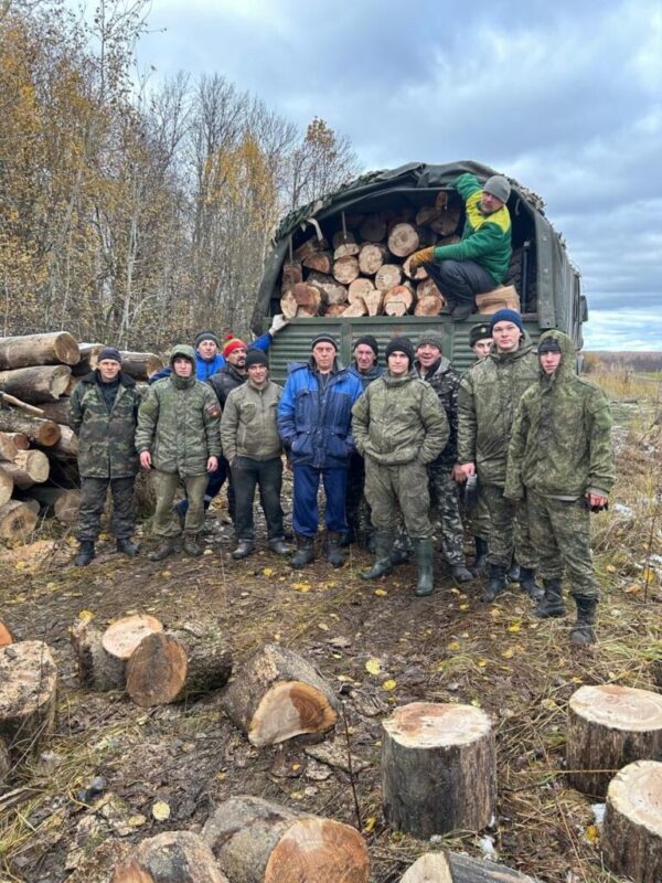 Помогают заготовить древесину для нужд СВО
