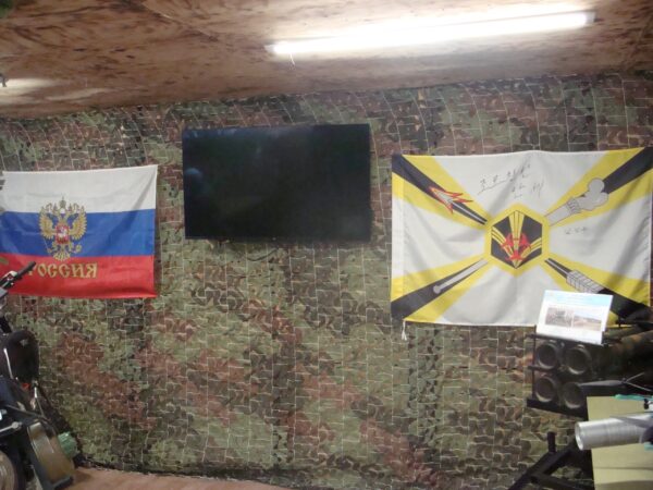 Также побывали у ребят в блиндаже.