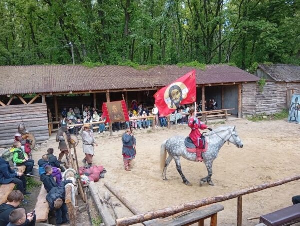 Вот и начались долгожданные каникулы! Впереди много интересных встреч, мероприятий и экскурсий.