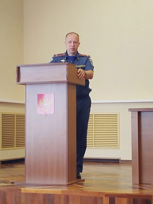 В администрации района состоялось рабочее совещание с руководителями предприятий, учреждений района, главами муниципальных образований и их заместителями.